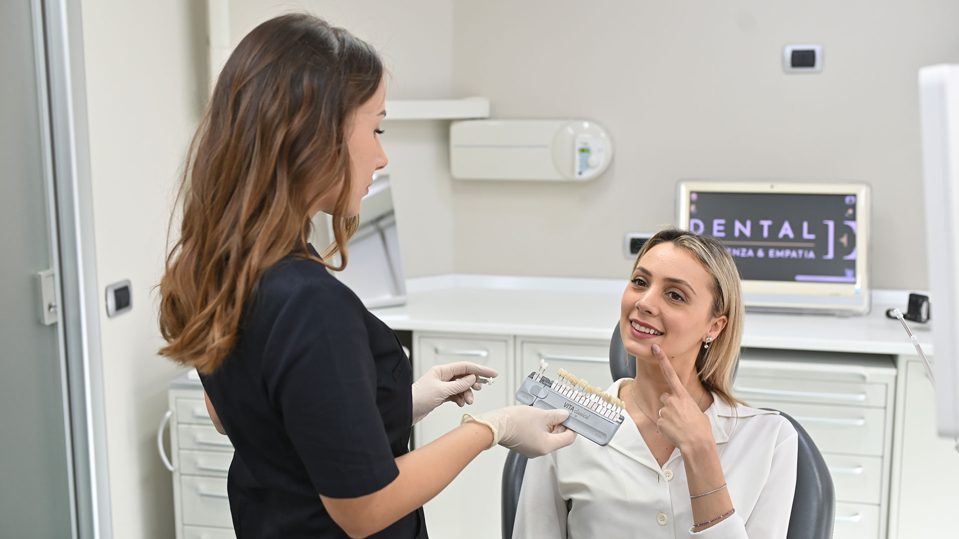 Scelta del colore per lo sbiancamento dentale ad Anagni